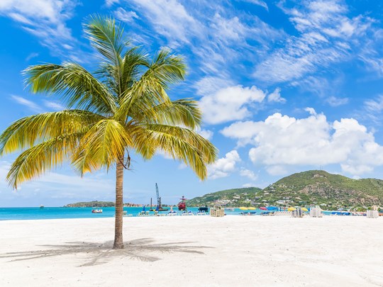 plage paradisiaque de Saint-Martin dans les Caraïbes